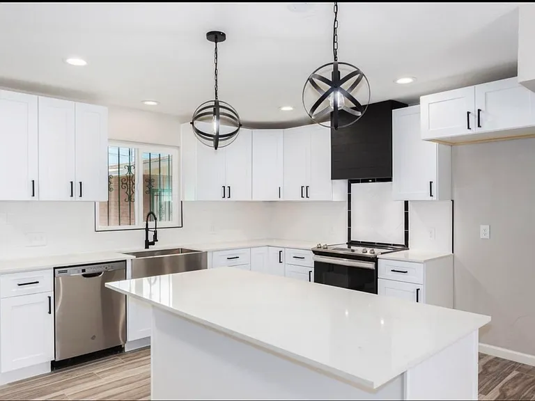 2222 E Blacklidge Dr — Photo 33