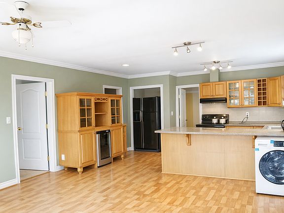 3rd image of 15584 Semiahmoo Ave