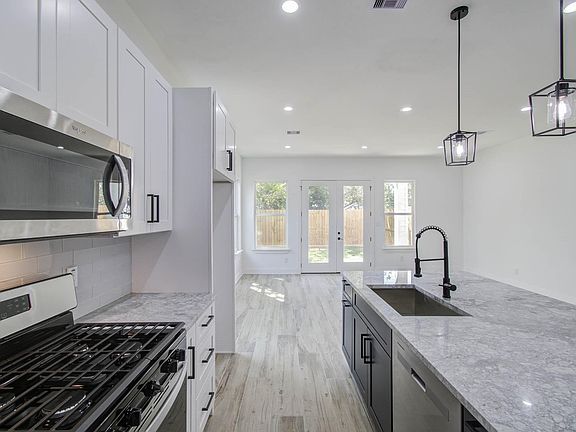 4th image of 3728 Noah St
