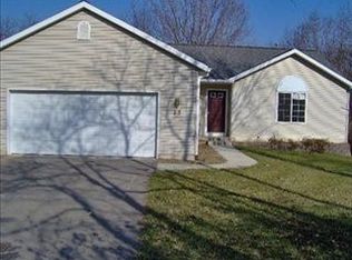 23 Overlook Dr, Plainwell, MI 49080