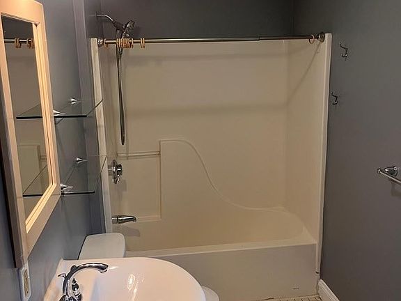 2nd image of 38 Curve St #3