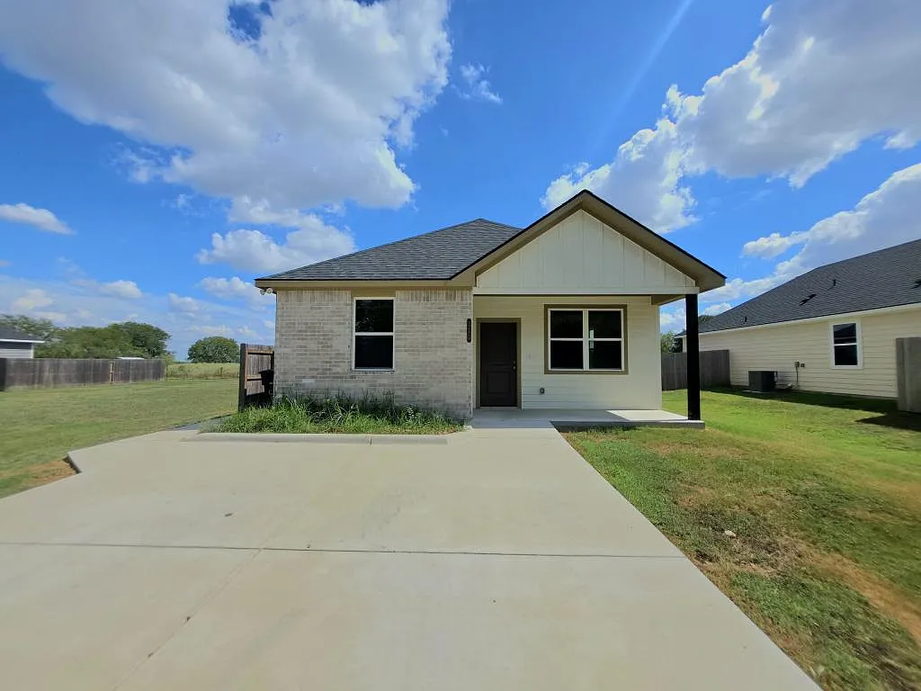 315 W. Martin Luther King Dr. — Photo 1