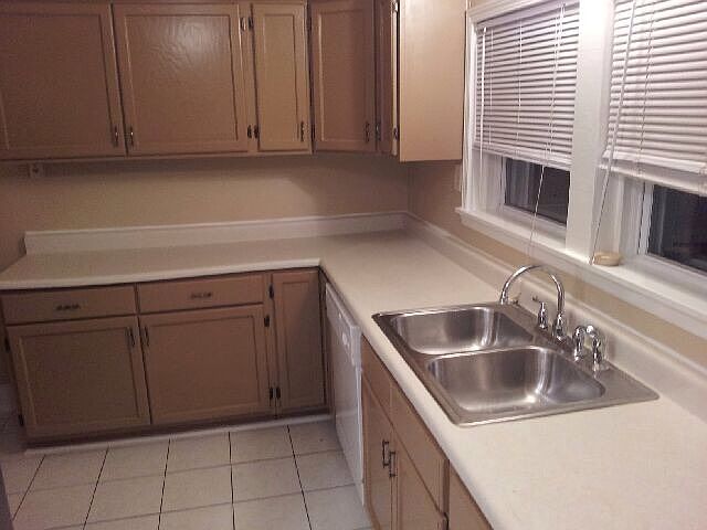 2nd image of 1110 Main St APT A