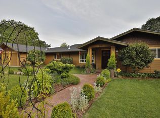 2112 Oakwood Dr, Medford, OR