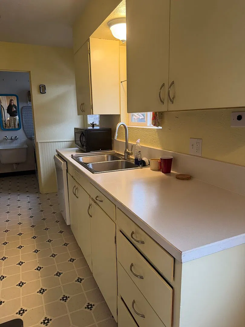 3 Bedroom 1.5 Bath — Photo 2