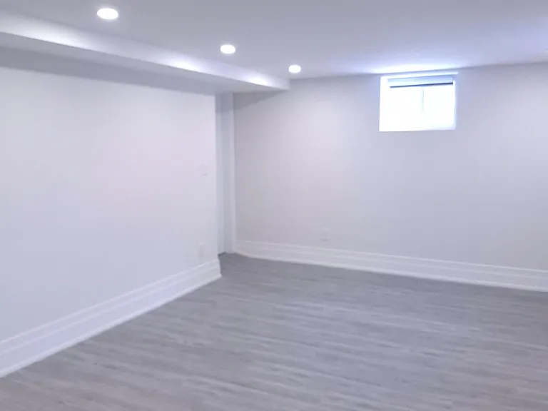 4 Porter Cres #BASEMENT — Photo 16
