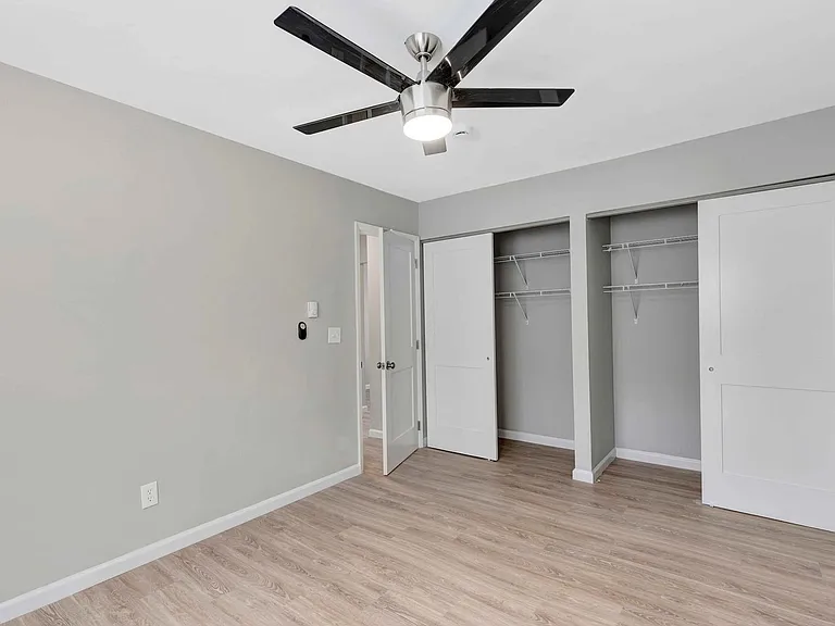 Washington Court Apartments — Photo 12