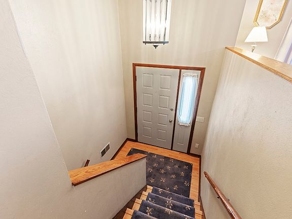 2nd image of 7 Pamela Dr