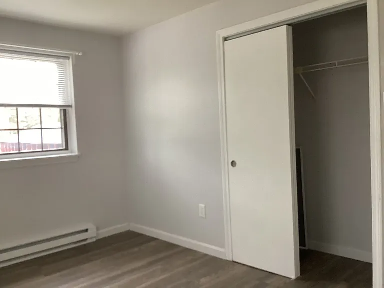 12 E Side Dr #4 — Photo 2
