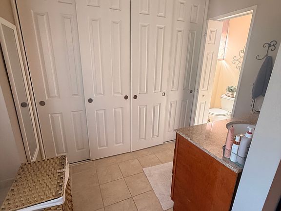 5th image of 1045 Shannon St