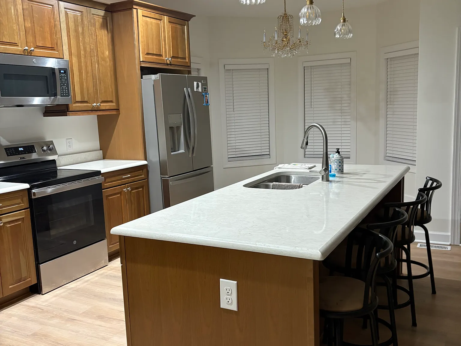 3 bed, 2.5 bath, 1793 sqft, $2,200 — Photo 4