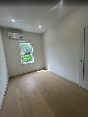 Bedroom, photo 1