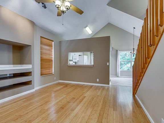 3rd image of 4041 Farmingham Woods Dr
