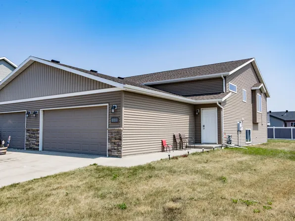 1305 5th St NW, West Fargo, ND 58078