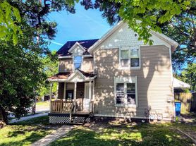 735-737 College NE