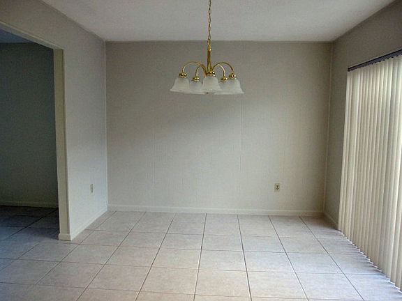 3rd image of 608 Cottage Ln