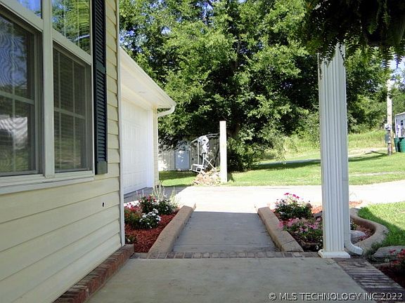 3rd image of 460637 Wildhorse Rd