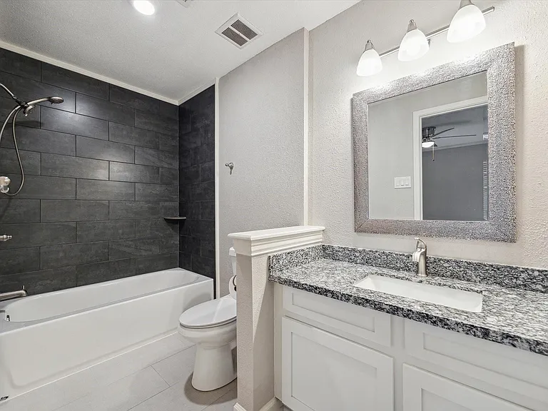 1428 Silverpines Rd #428 — Photo 12