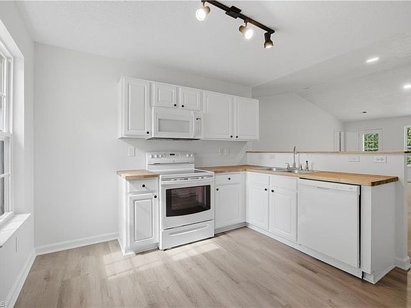 5th image of 467 Bedford Knoll Dr