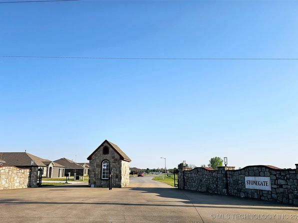 80 Stonegate Dr, Pryor, OK 74361
