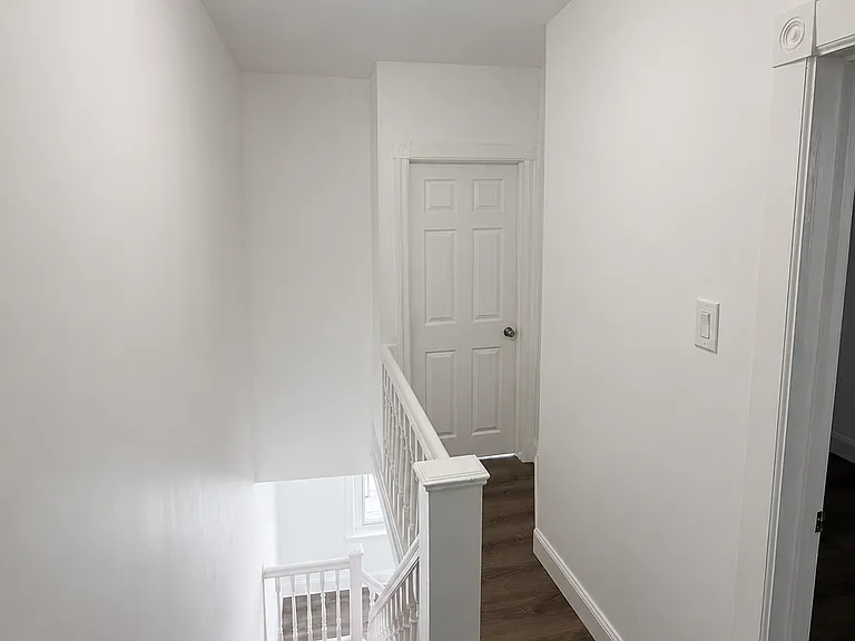 125 N Sickels St — Photo 4