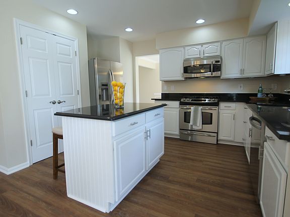 3rd image of 11809 Fillmore Ln