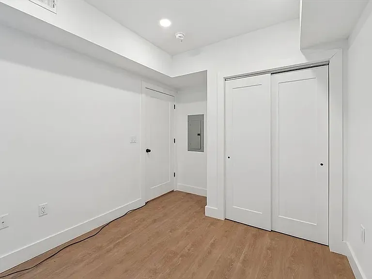 Brand New Construction Olde Kensington — Photo 12