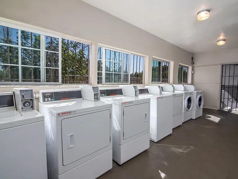 Willow Manor Apartments — Photo 6