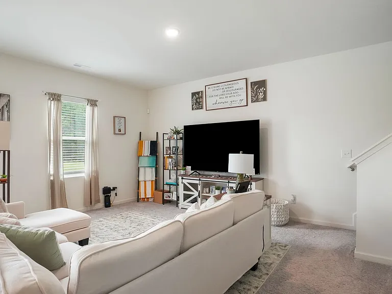 530 Cessna Dr — Photo 14