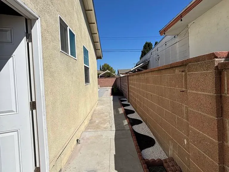 10041 Roselee Dr — Photo 11