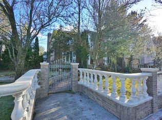 4 Powell Ln, Staten Island, NY 10312