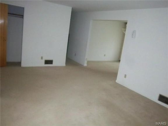 3rd image of 2479 Wembley Dr