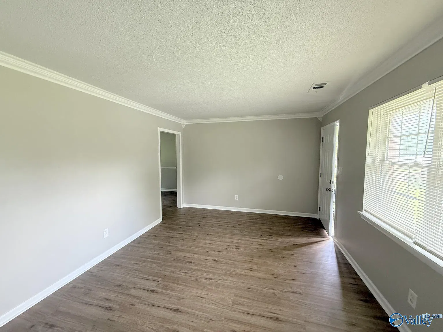 4 bed, 1.5 bath, 1342 sqft, $1,395 — Photo 4