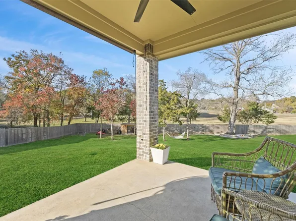 1700 Twin Oaks Cir, Brenham, TX 77833