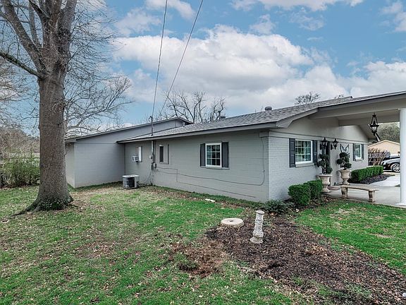 1809 Caddo St, Arkadelphia, AR 71923 | MLS #24008635 | Zillow