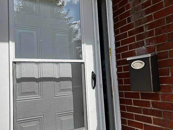 3rd image of 668 S Hague Ave