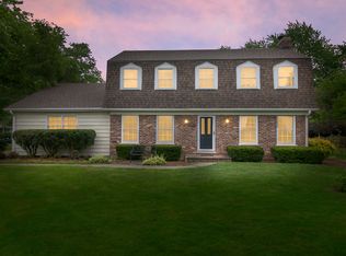 2S037 Apache Dr, Wheaton, IL 60189