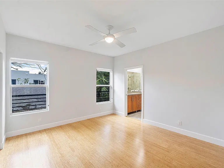 825 NE 17th Way — Photo 22