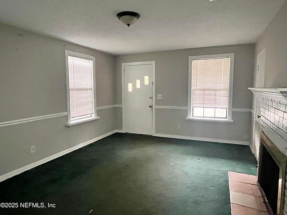 3rd image of 9787 MACARTHUR Court