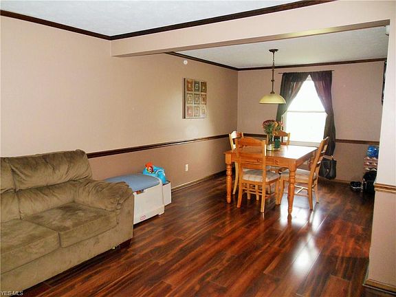 4th image of 735 Fairfax Dr