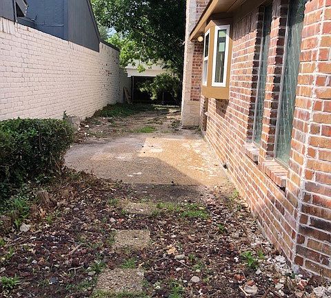 5th image of 423 Tall Timber Dr