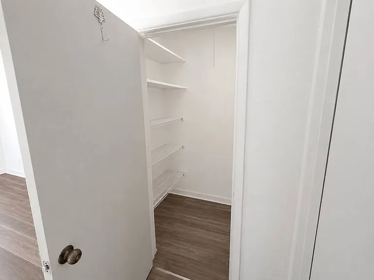 307 W Dixie Hwy #8 — Photo 2