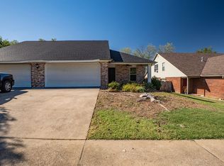 1823 N Pointer Ln, Fayetteville, AR 72701