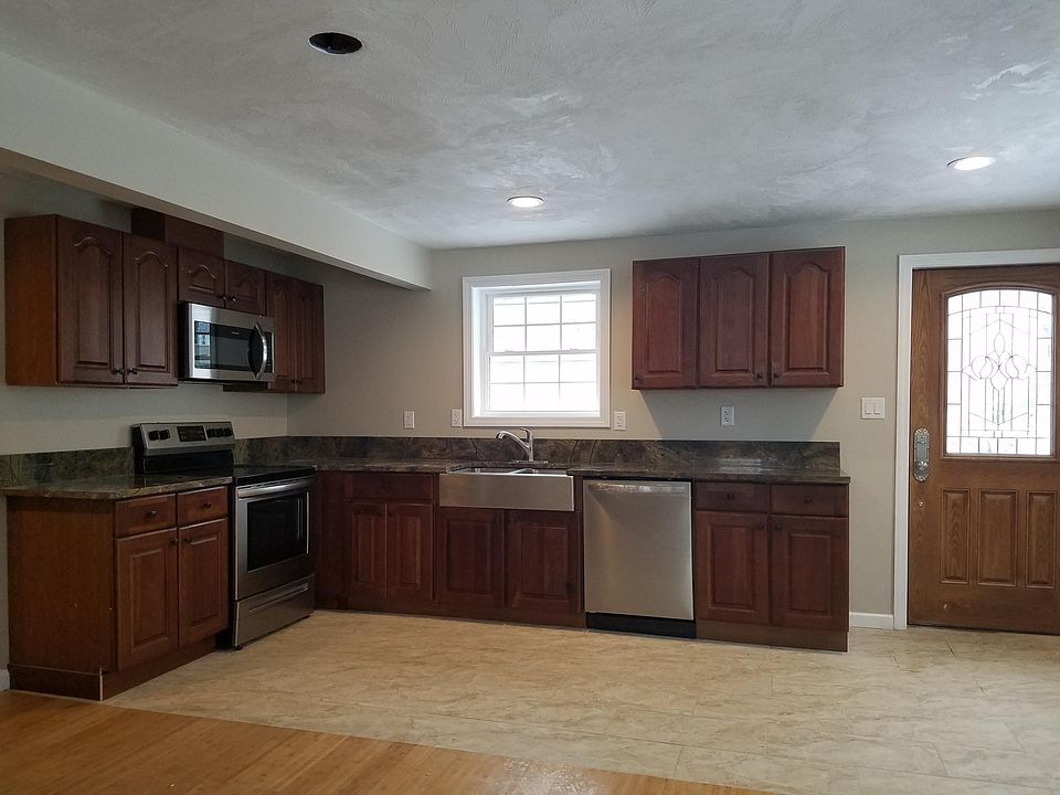 Gorgeous Granite, Fully Applianced Stainless Steel Kitchen
