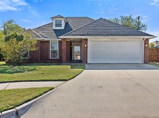 901 N Avery Dr, Moore, OK 73160