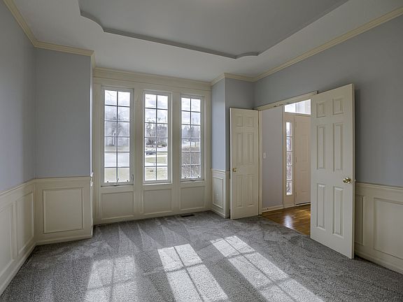 2nd image of 420 NE Emerald Dr