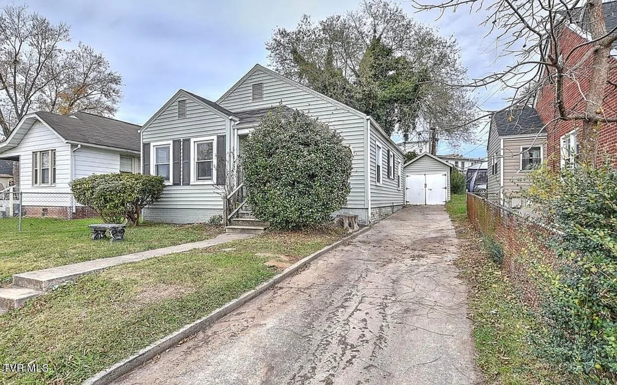 3 bed, 1115 sqft, $1,450 — Photo 2
