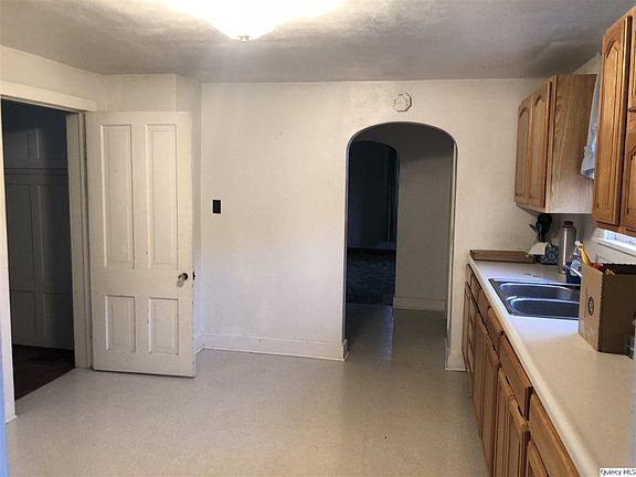 2nd image of 214 W Washington St