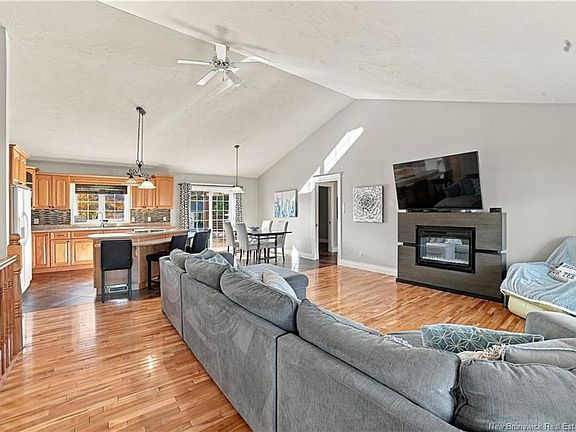 5th image of 72 Leger Cres