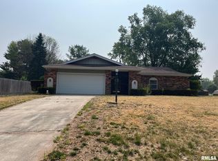 121 W Hickory Hills Dr, Havana, IL 62644